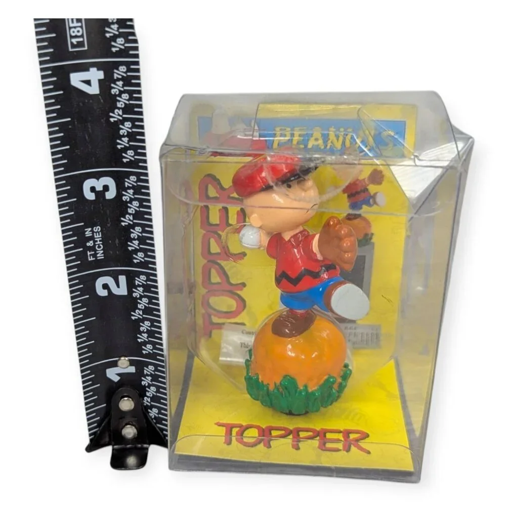 NIB Peanuts Charlie Brown Throwing Baseball Computer Topper